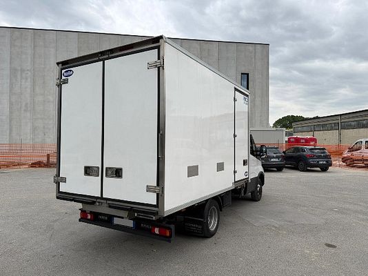 Vehicle image 3 / 19