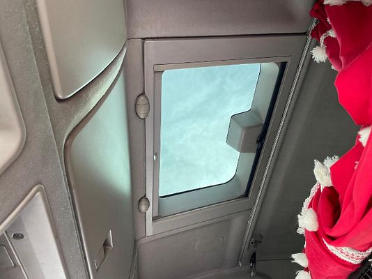 Vehicle image 14 / 18