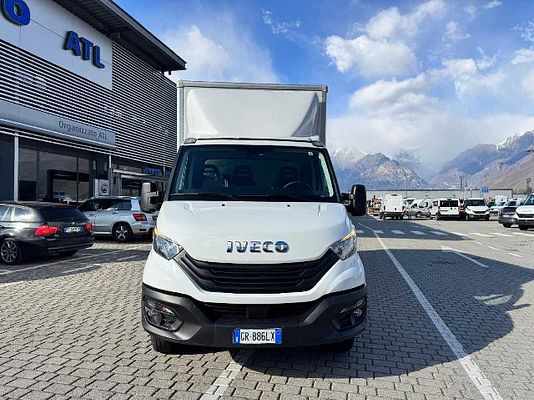 Vehicle image 8 / 11