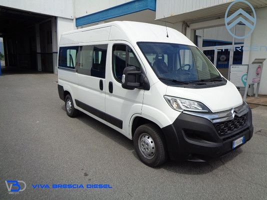 Vehicle image 3 / 15