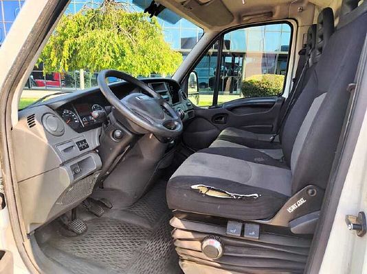 Vehicle image 6 / 11