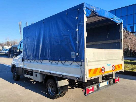 Vehicle image 4 / 10