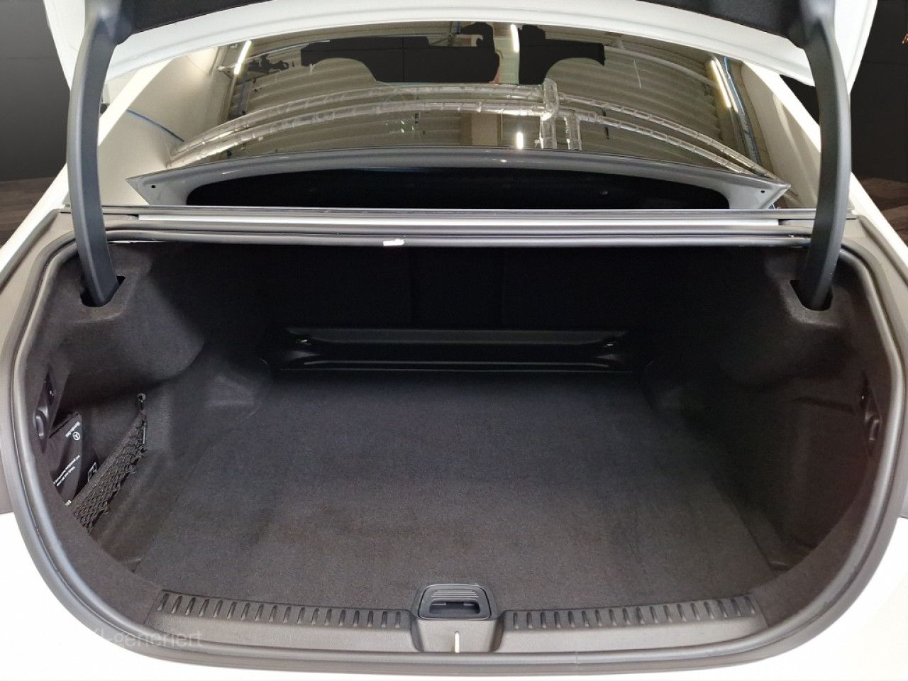 Mercedes-Benz E-Klasse – Bild 11