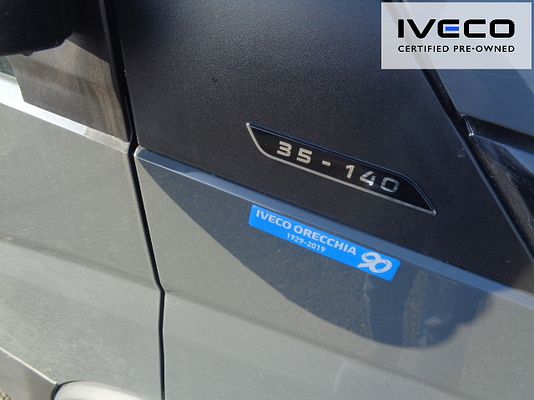 Vehicle image 5 / 15