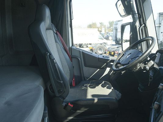 Vehicle image 5 / 5
