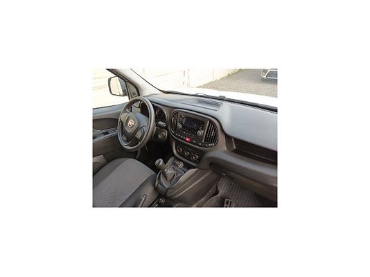 Vehicle image 5 / 5
