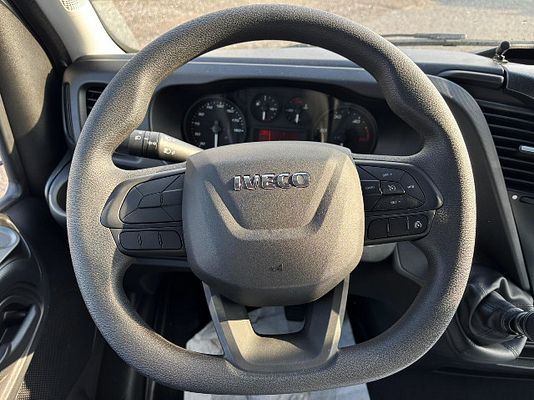 Vehicle image 10 / 13