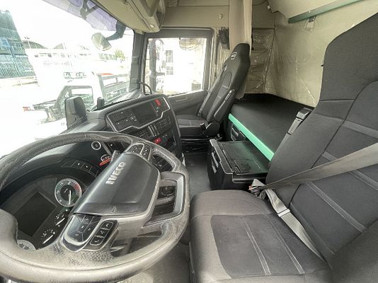 Vehicle image 6 / 6
