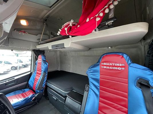 Vehicle image 11 / 18