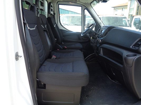 Vehicle image 12 / 12