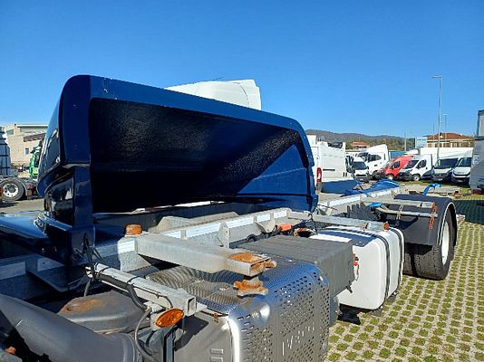 Vehicle image 6 / 13