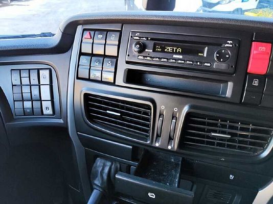 Vehicle image 10 / 15