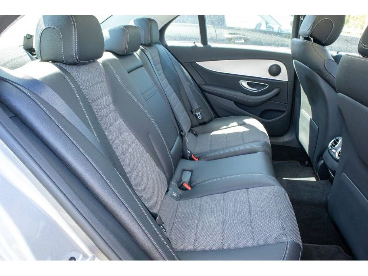 Mercedes-Benz E-Klasse – Bild 8