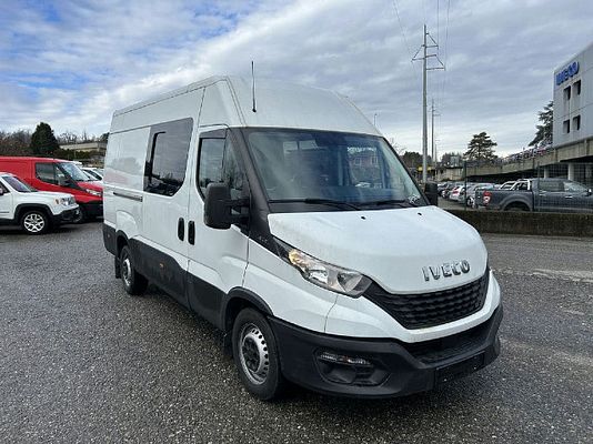 Vehicle image 2 / 14