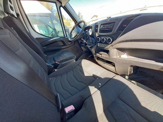 Vehicle image 3 / 4
