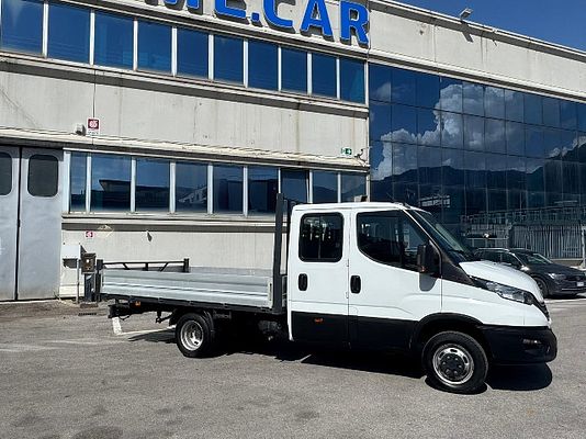 Vehicle image 7 / 7