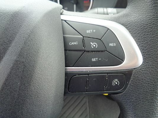 Vehicle image 12 / 15