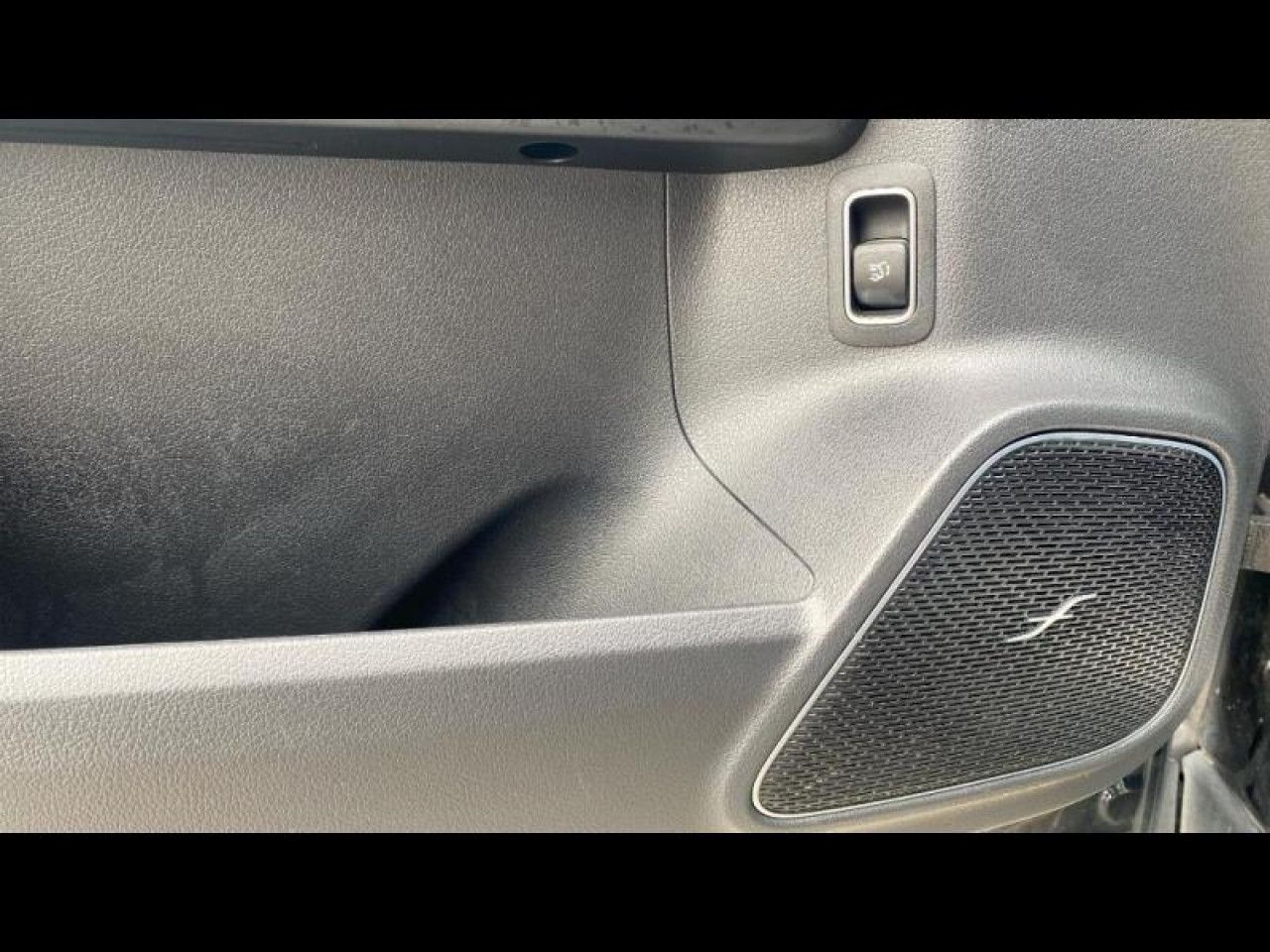 Photo du v&eacute;hicule 18 / 18