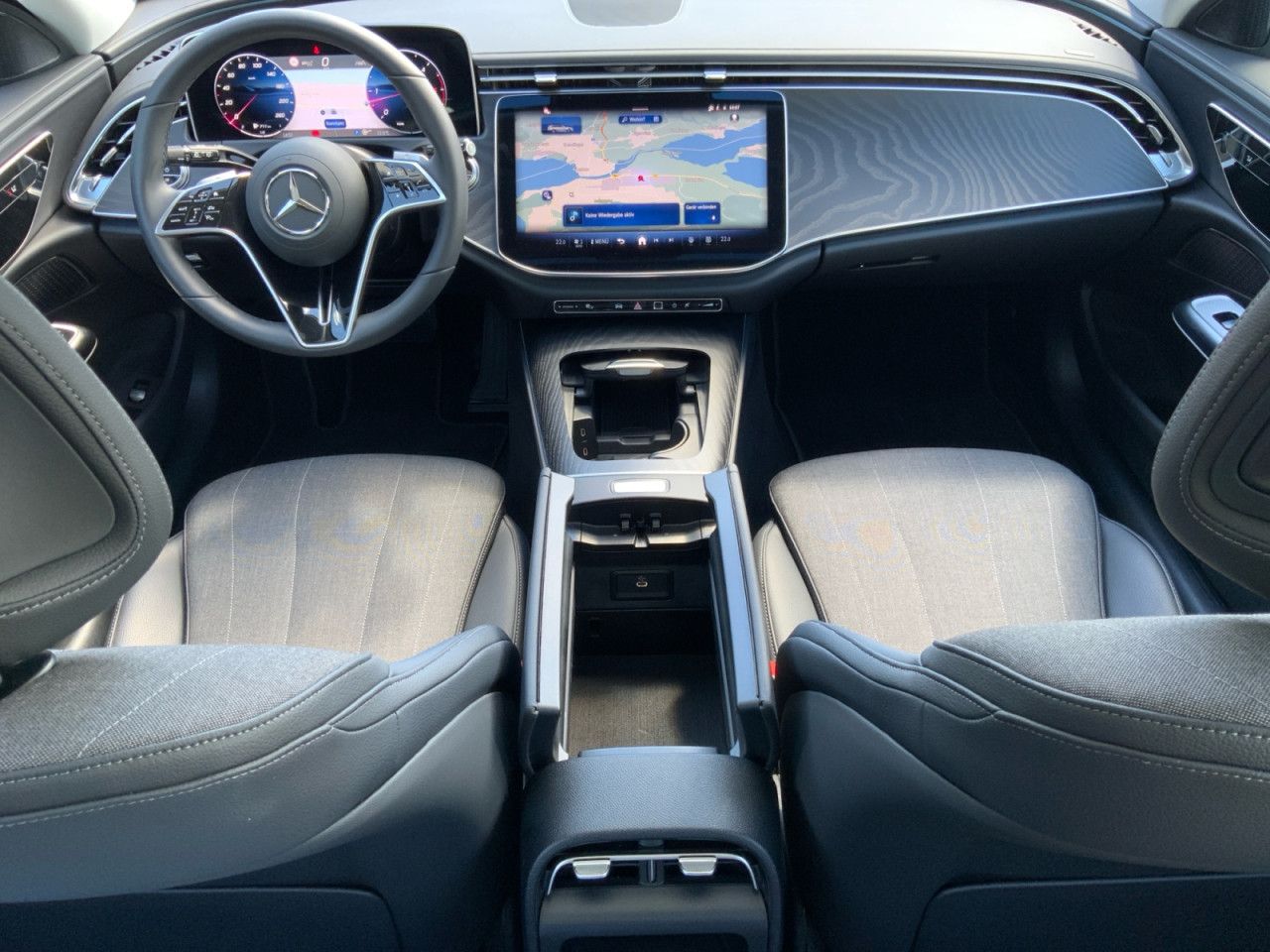 Mercedes-Benz E-Klasse – Bild 25