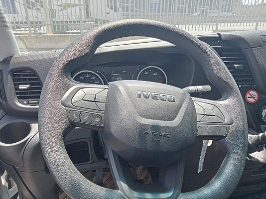Vehicle image 5 / 6