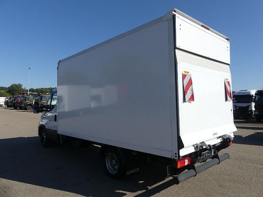 Vehicle image 3 / 7