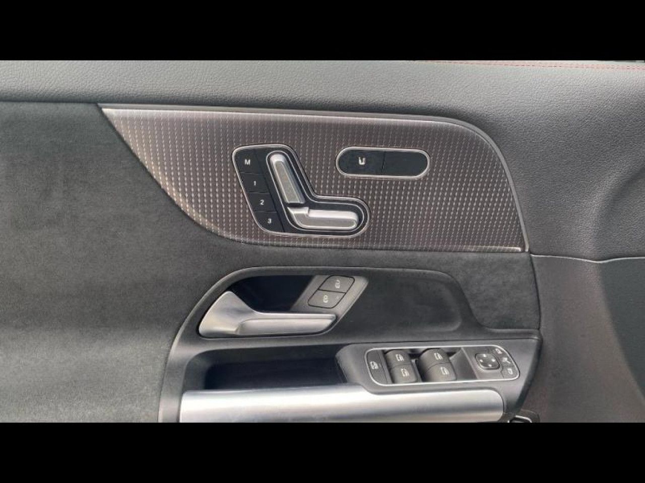 Photo du v&eacute;hicule 17 / 18