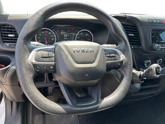Vehicle image 13 / 15