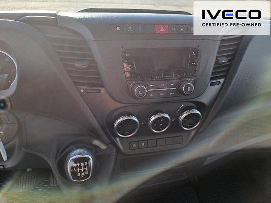 Vehicle image 12 / 13