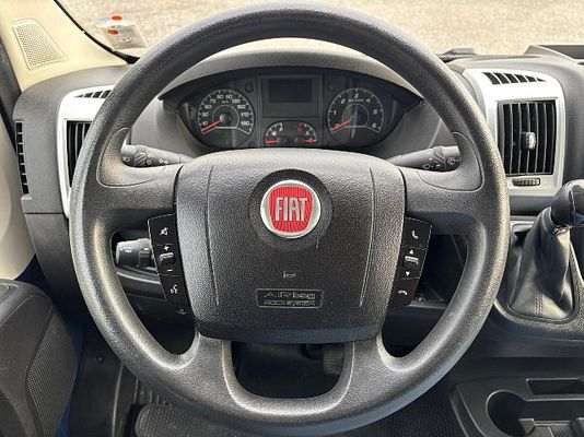 Vehicle image 7 / 14