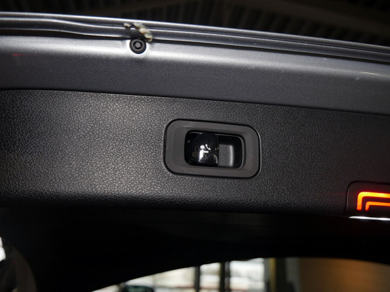 Mercedes-Benz E-Klasse – Bild 12