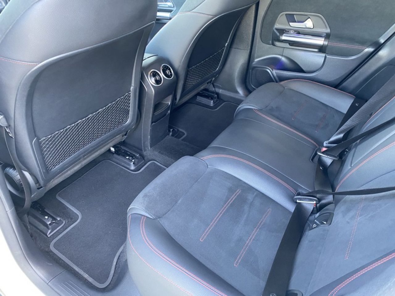 Photo du v&eacute;hicule 10 / 18