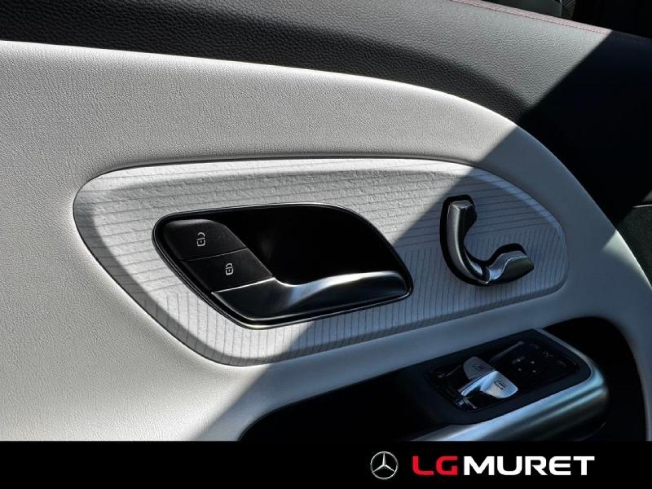 Photo du v&eacute;hicule 16 / 18