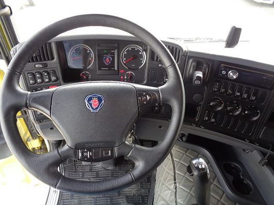 Vehicle image 9 / 14