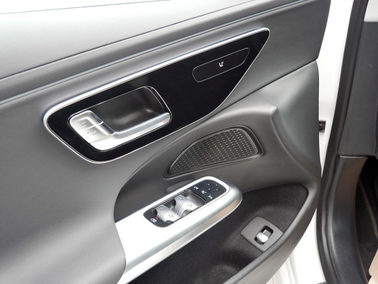 Mercedes-Benz E-Klasse – Bild 11