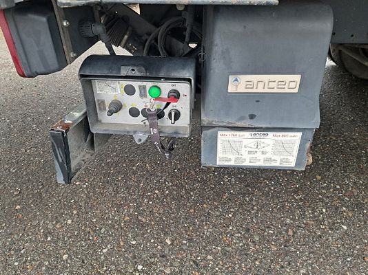 Vehicle image 6 / 16