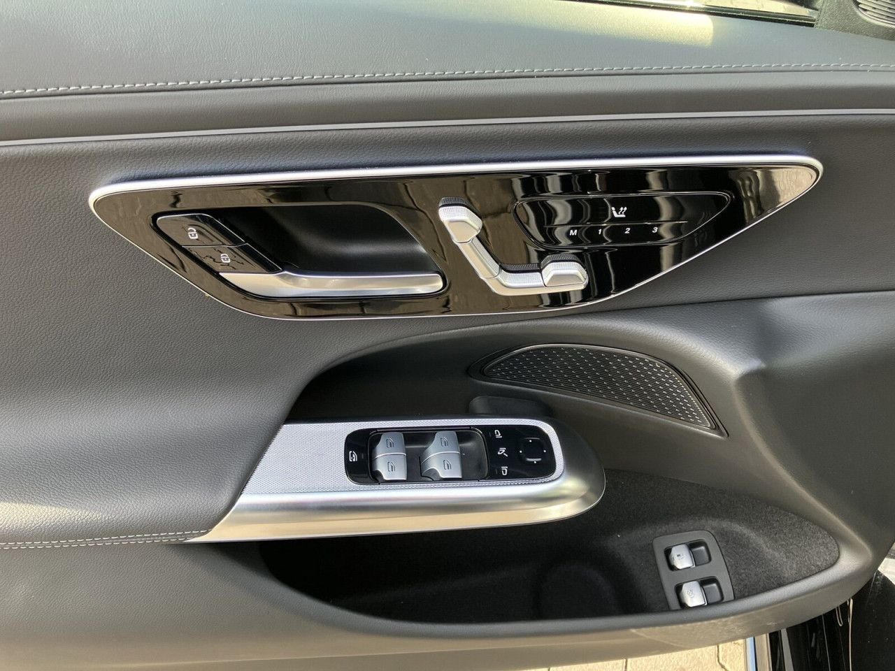 Mercedes-Benz E-Klasse – Bild 8