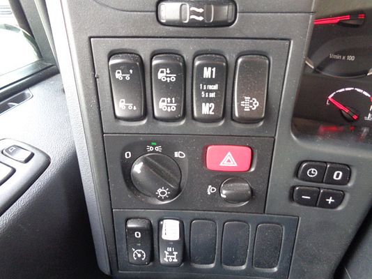 Vehicle image 12 / 14