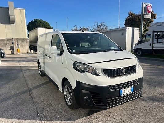 Vehicle image 3 / 15