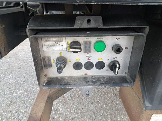 Vehicle image 4 / 16