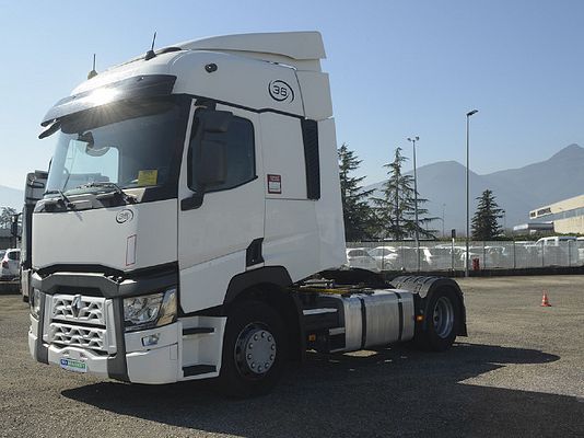 Vehicle image 4 / 5