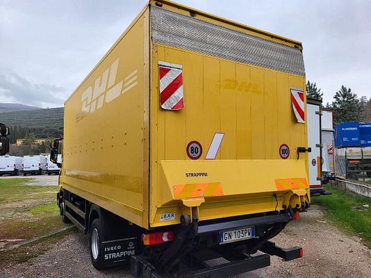 Vehicle image 4 / 6