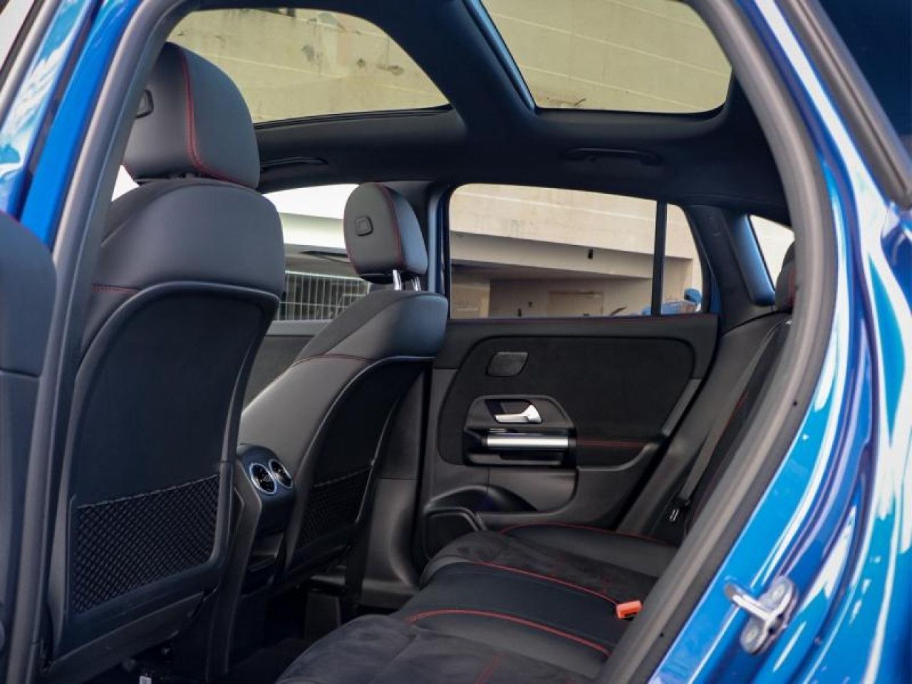 Photo du v&eacute;hicule 17 / 18