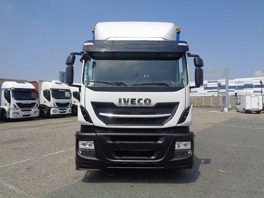 Vehicle image 3 / 15