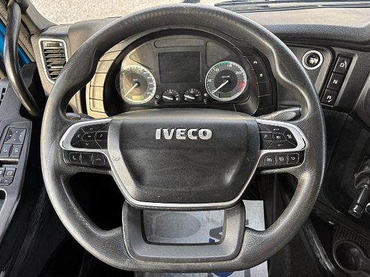 Vehicle image 12 / 15