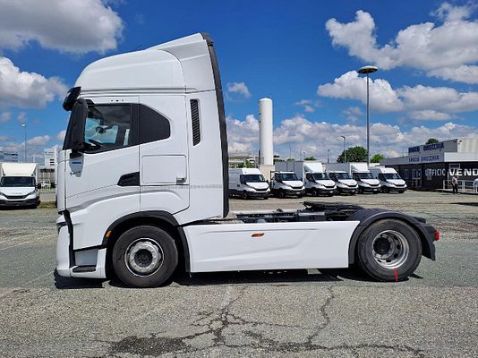 Vehicle image 3 / 15