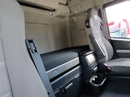 Vehicle image 5 / 17