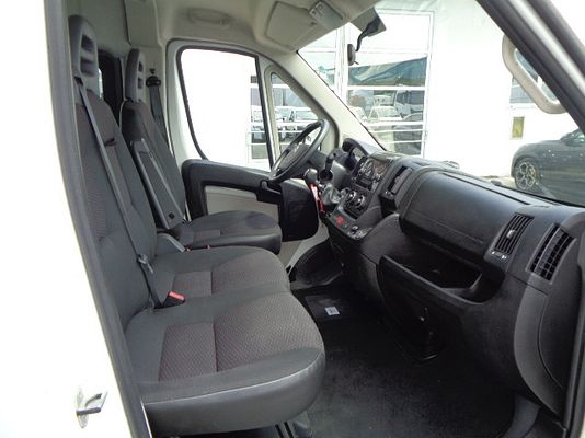 Vehicle image 6 / 15