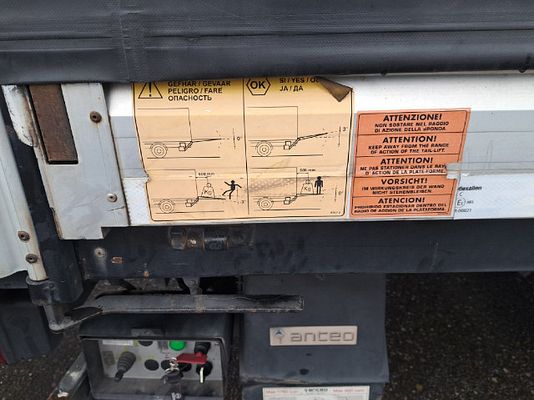 Vehicle image 5 / 16