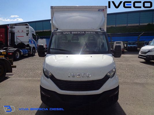 Vehicle image 2 / 12