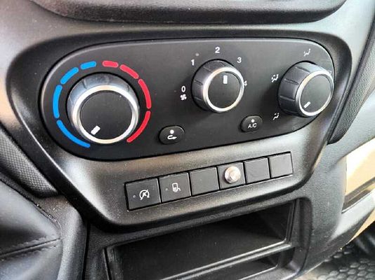 Vehicle image 10 / 13